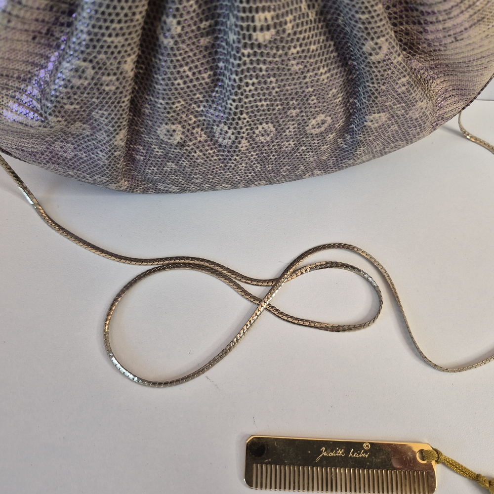 Judith Leiber Jeweled Ring Lizard Clutch Gold Chain, Signed Pocket Comb & Duster - Picture 16 of 16